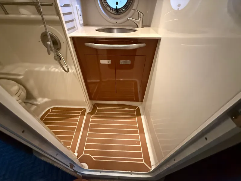 Slide: The Image of Sea Ray 370 SUNDANCER 2010 - 32