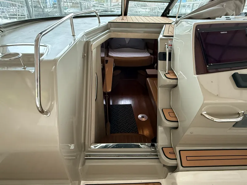 Slide: The Image of Sea Ray 370 SUNDANCER 2010 - 46