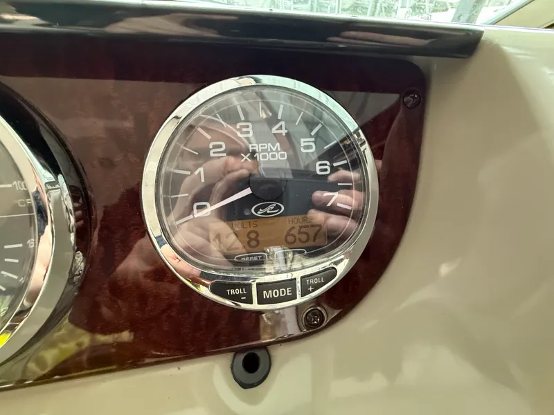 Slide: The Image of Sea Ray 370 SUNDANCER 2010 - 50