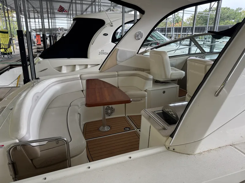 Slide: The Image of Sea Ray 370 SUNDANCER 2010 - 61