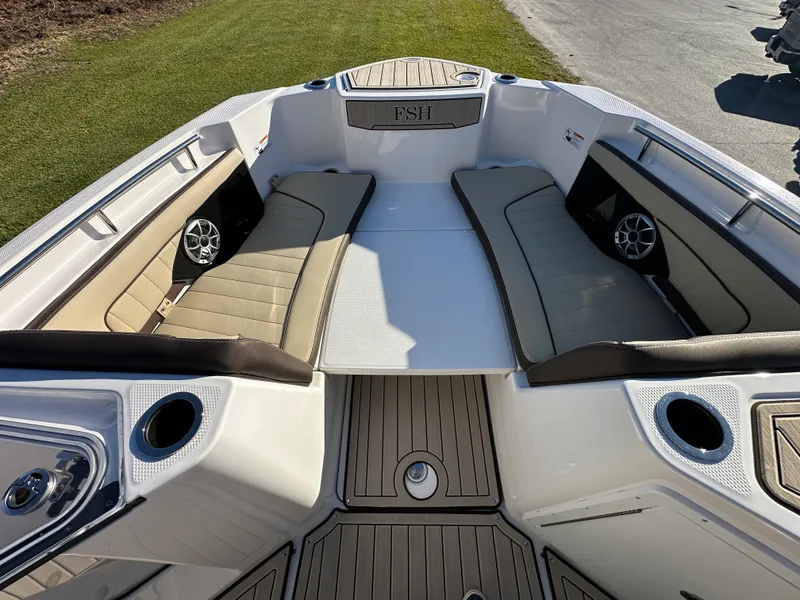 Slide: The Image of Yamaha 255 FSH Sport H 2024 - 21