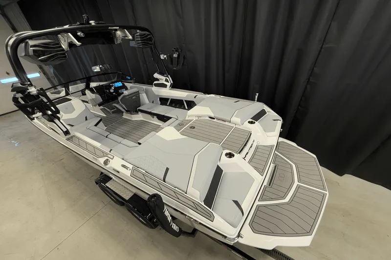 Slide: The Image of Nautique Super Air Nautique GS22 2025 - 10