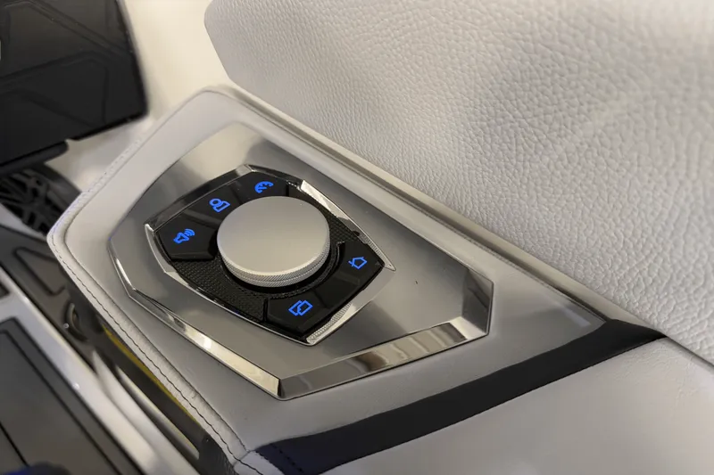 Slide: The Image of Nautique Super Air Nautique GS22 2025 - 102