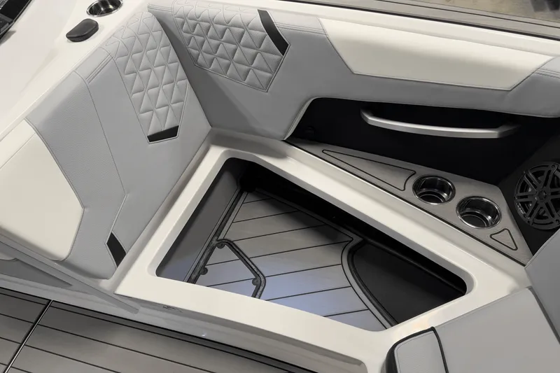 Slide: The Image of Nautique Super Air Nautique GS22 2025 - 115