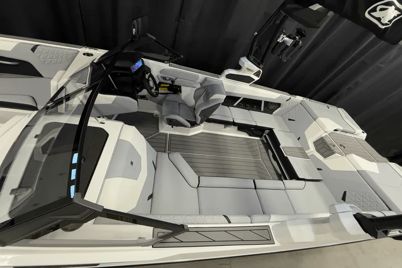 Slide: The Image of Nautique Super Air Nautique GS22 2025 - 16