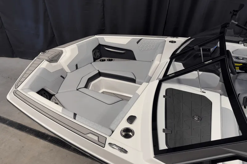 Slide: The Image of Nautique Super Air Nautique GS22 2025 - 17