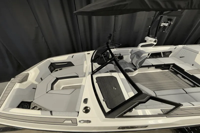 Slide: The Image of Nautique Super Air Nautique GS22 2025 - 18