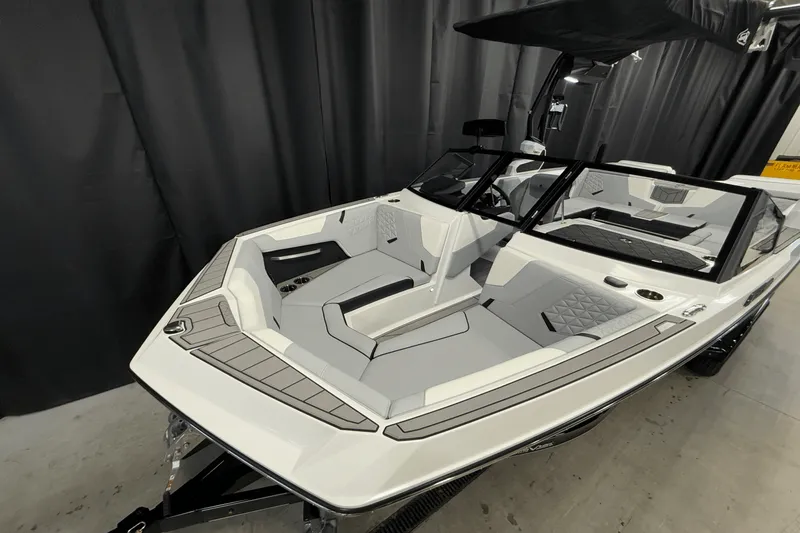 Slide: The Image of Nautique Super Air Nautique GS22 2025 - 22