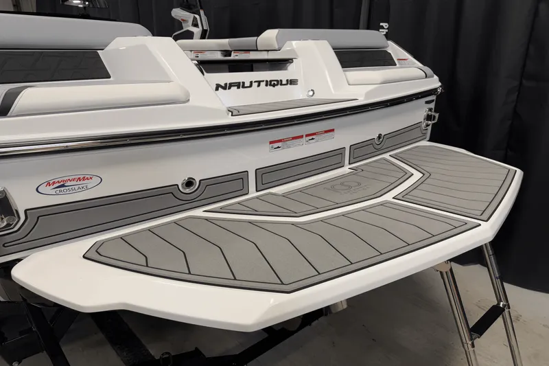 Slide: The Image of Nautique Super Air Nautique GS22 2025 - 29