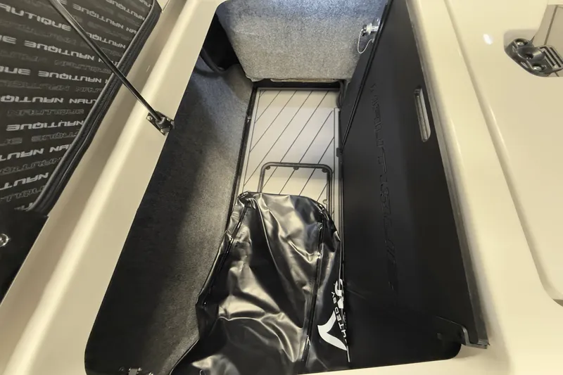 Slide: The Image of Nautique Super Air Nautique GS22 2025 - 35