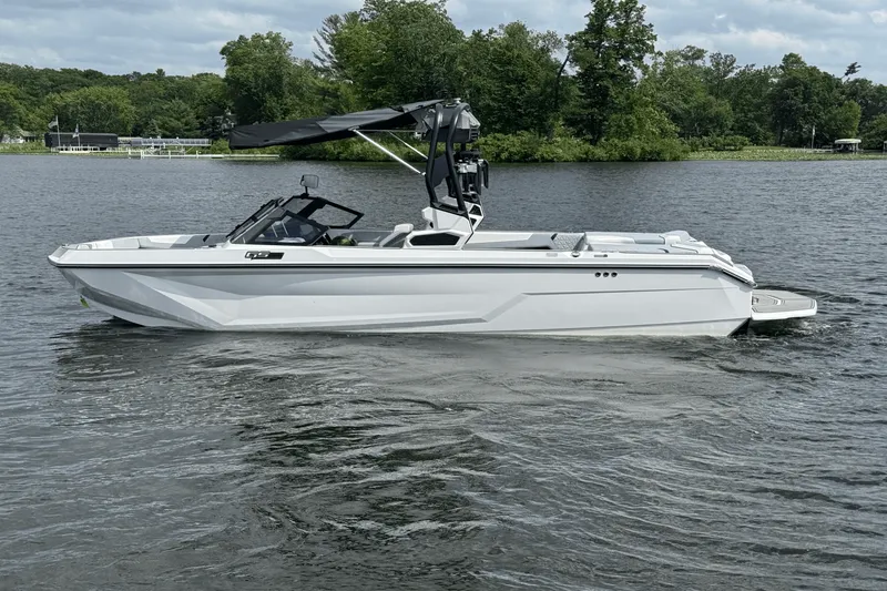 Slide: The Image of Nautique Super Air Nautique GS22 2025 - 4