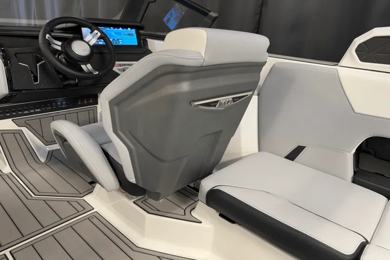 Slide: The Image of Nautique Super Air Nautique GS22 2025 - 85