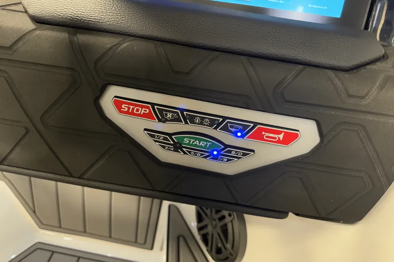 Slide: The Image of Nautique Super Air Nautique GS22 2025 - 98