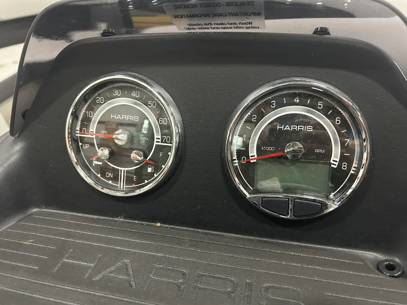 Slide: The Image of Harris 210 Cruiser 2025 - 12