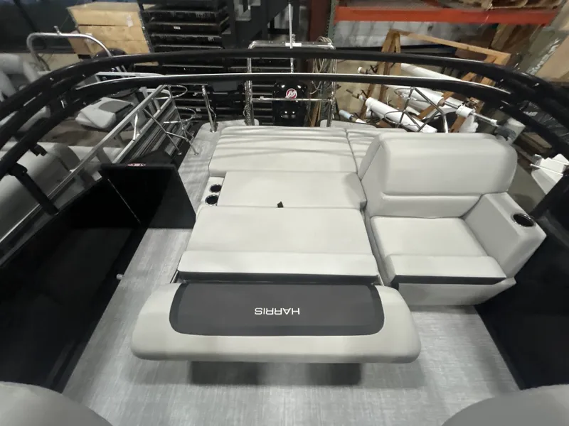 Slide: The Image of Harris 210 Cruiser 2025 - 16