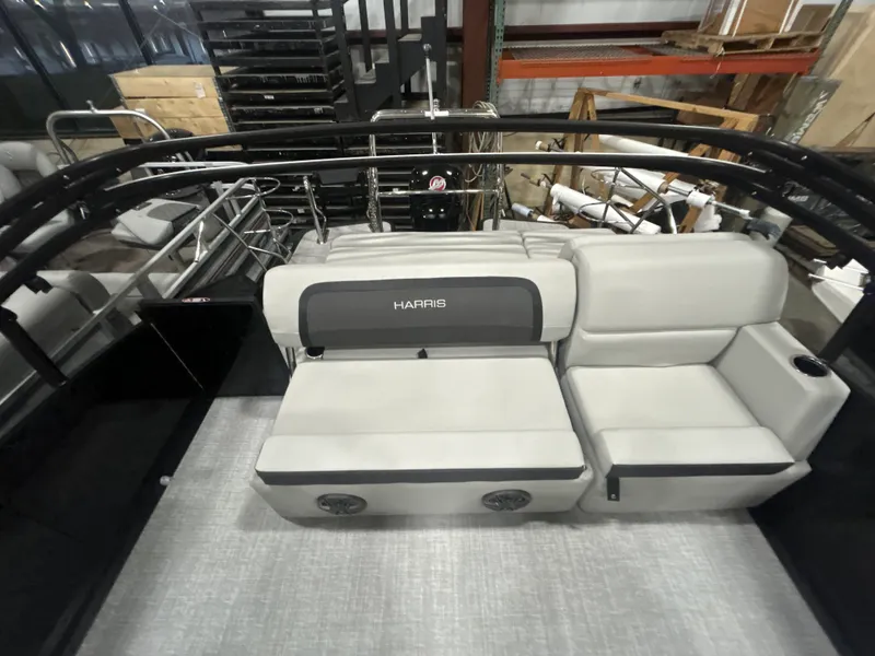 Slide: The Image of Harris 210 Cruiser 2025 - 17