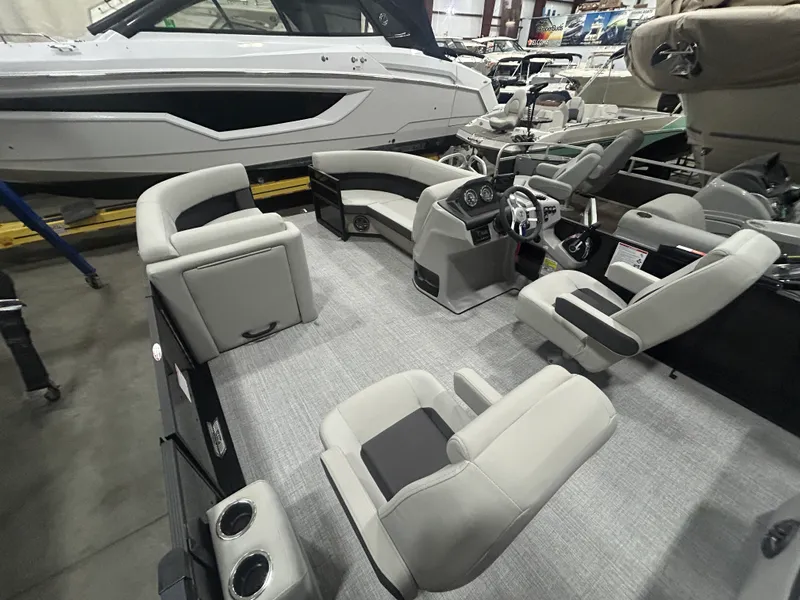 Slide: The Image of Harris 210 Cruiser 2025 - 21