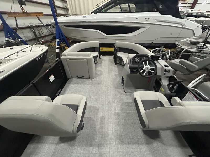 Slide: The Image of Harris 210 Cruiser 2025 - 22