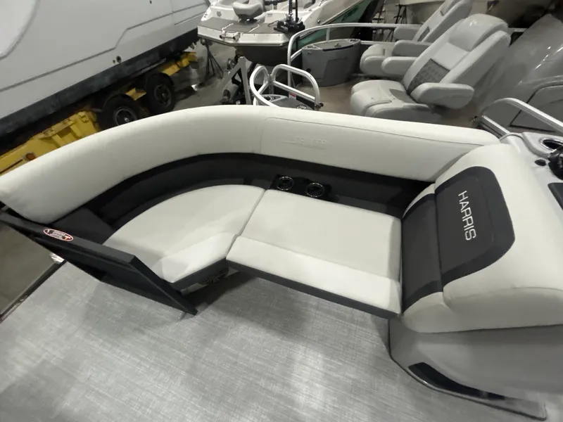 Slide: The Image of Harris 210 Cruiser 2025 - 26