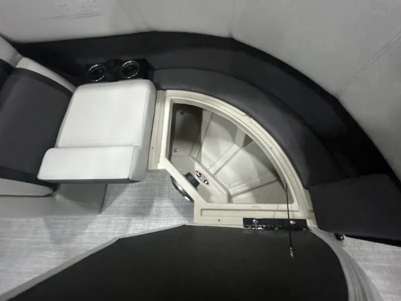 Slide: The Image of Harris 210 Cruiser 2025 - 33