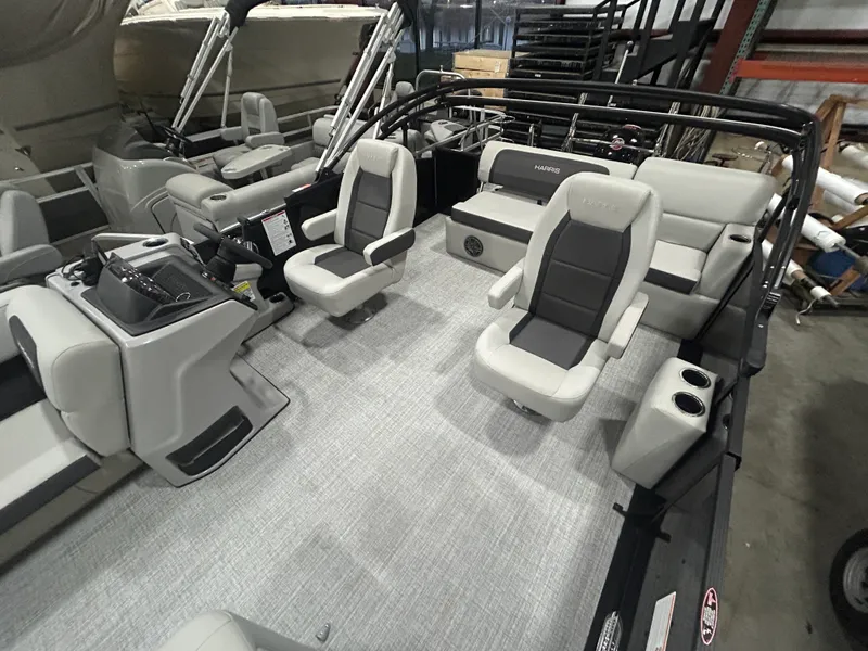 Slide: The Image of Harris 210 Cruiser 2025 - 8