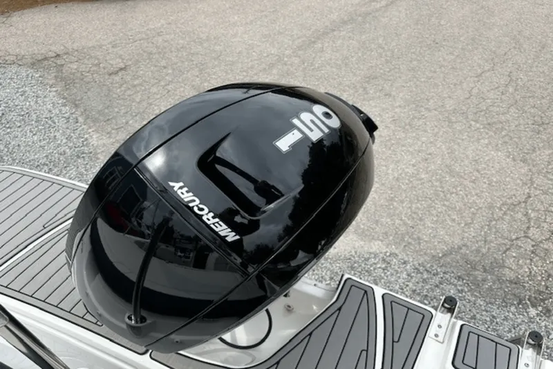 Slide: The Image of Sea Ray 19 SPX 2022 - 14