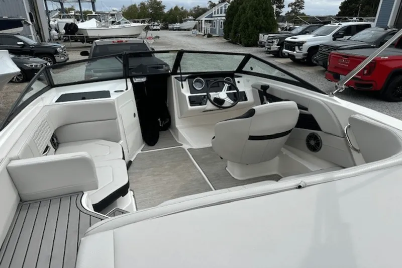 Slide: The Image of Sea Ray 19 SPX 2022 - 2