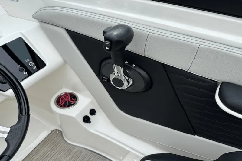 Slide: The Image of Sea Ray 19 SPX 2022 - 4