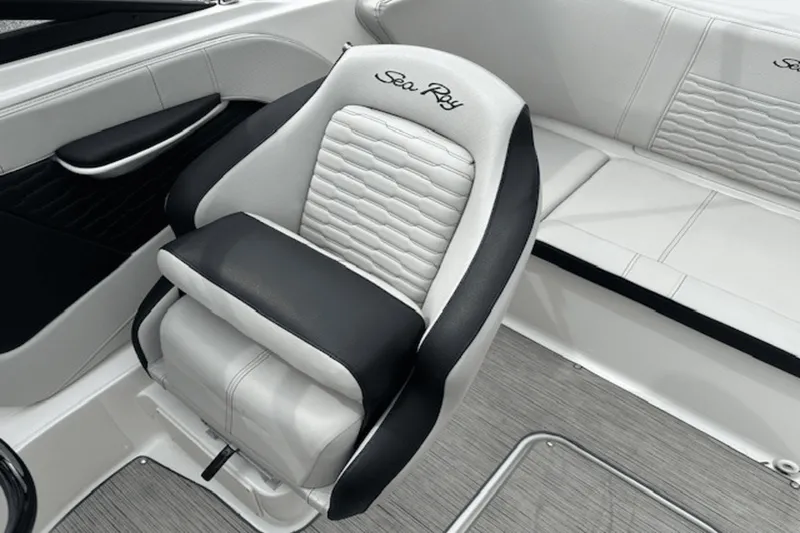 Slide: The Image of Sea Ray 19 SPX 2022 - 6