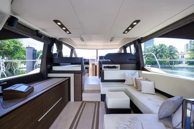 Slide: The Image of Azimut 50 FLY 2015 - 12