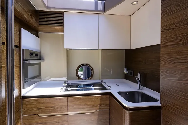 Slide: The Image of Azimut 50 FLY 2015 - 15