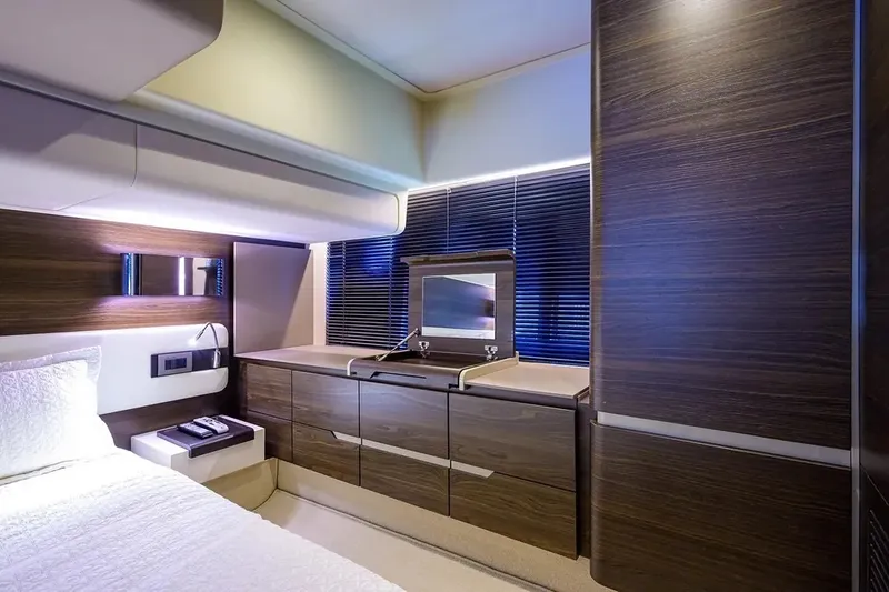 Slide: The Image of Azimut 50 FLY 2015 - 17