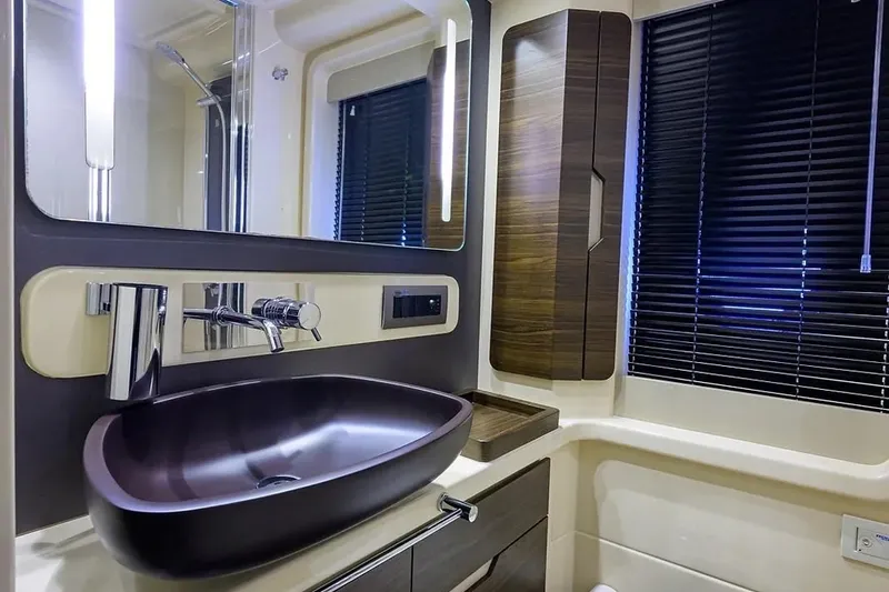 Slide: The Image of Azimut 50 FLY 2015 - 18