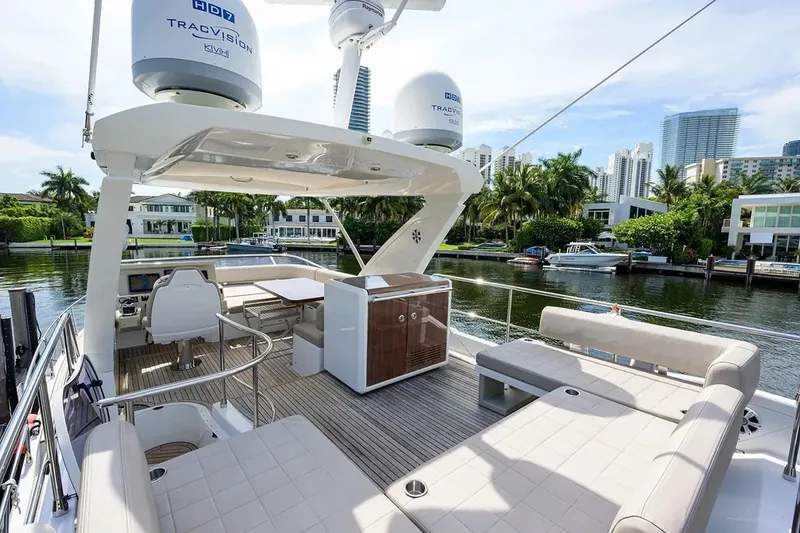 Slide: The Image of Azimut 50 FLY 2015 - 4