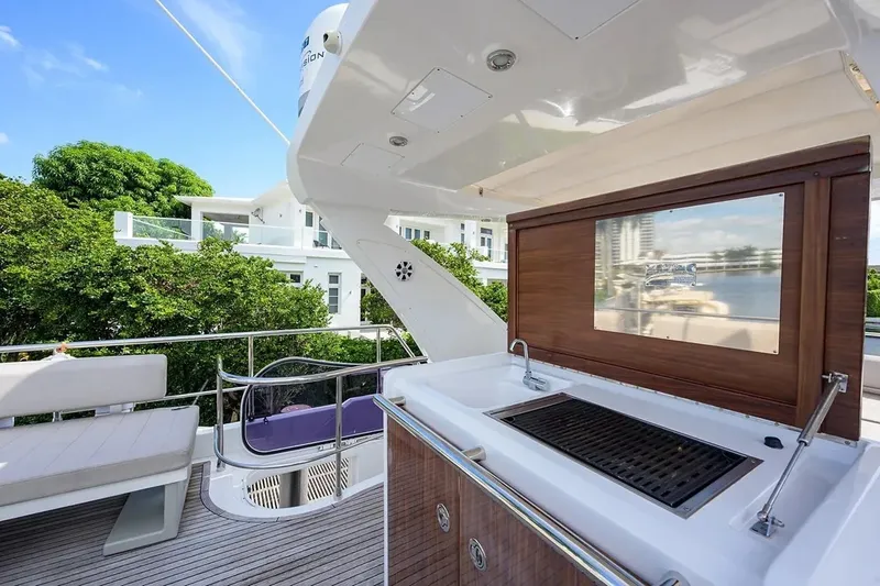 Slide: The Image of Azimut 50 FLY 2015 - 5