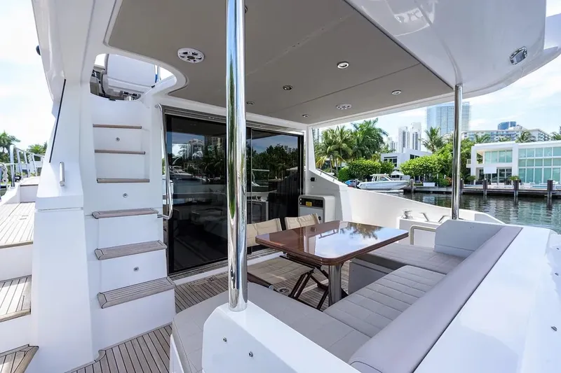 Slide: The Image of Azimut 50 FLY 2015 - 9