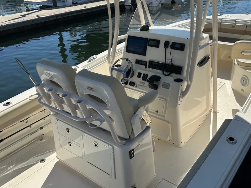 Slide: The Image of Cobia 261 CENTER CONSOLE 2018 - 13