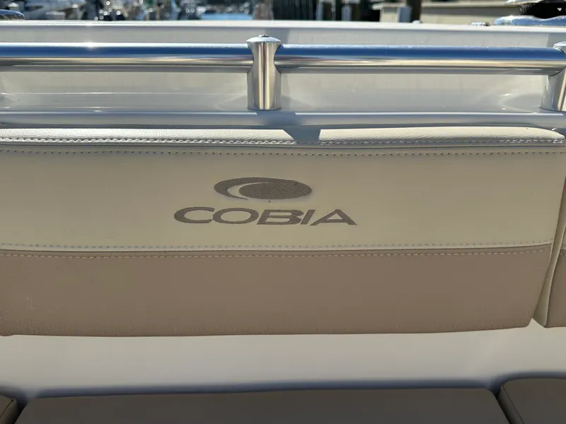 Slide: The Image of Cobia 261 CENTER CONSOLE 2018 - 23