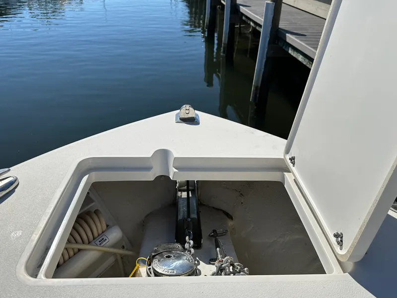 Slide: The Image of Cobia 261 CENTER CONSOLE 2018 - 24