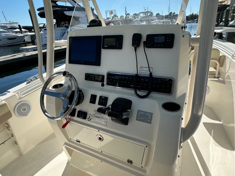Slide: The Image of Cobia 261 CENTER CONSOLE 2018 - 28
