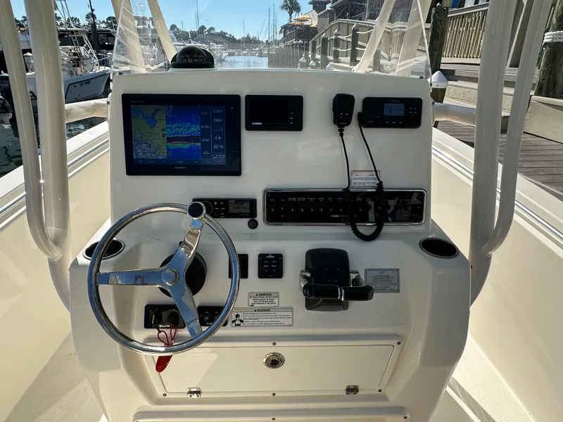 Slide: The Image of Cobia 261 CENTER CONSOLE 2018 - 29