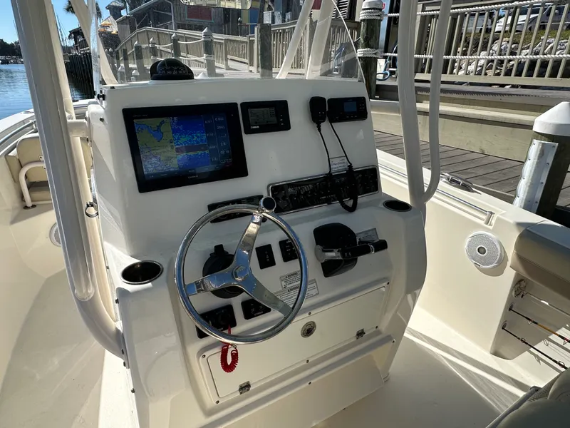 Slide: The Image of Cobia 261 CENTER CONSOLE 2018 - 30