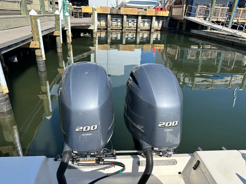 Slide: The Image of Cobia 261 CENTER CONSOLE 2018 - 34