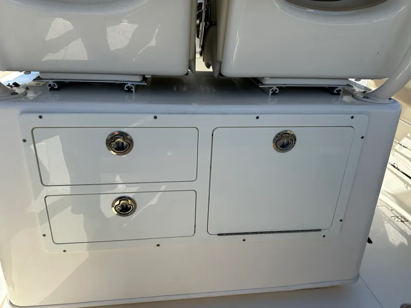 Slide: The Image of Cobia 261 CENTER CONSOLE 2018 - 37
