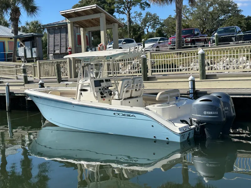 Slide: The Image of Cobia 261 CENTER CONSOLE 2018 - 4