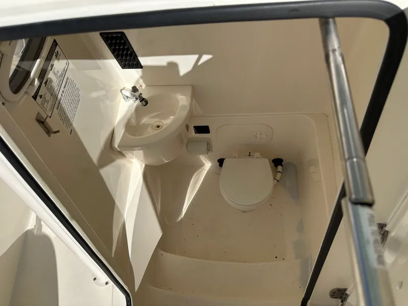 Slide: The Image of Cobia 261 CENTER CONSOLE 2018 - 42