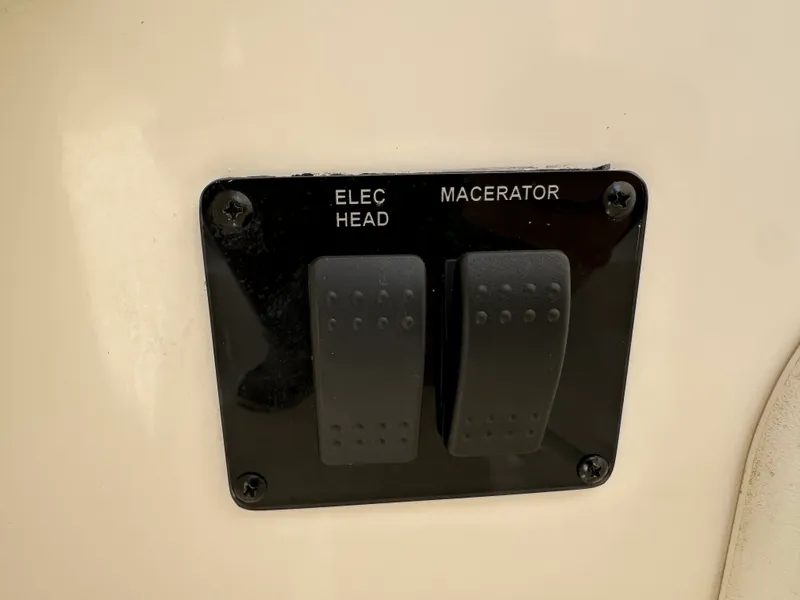 Slide: The Image of Cobia 261 CENTER CONSOLE 2018 - 47