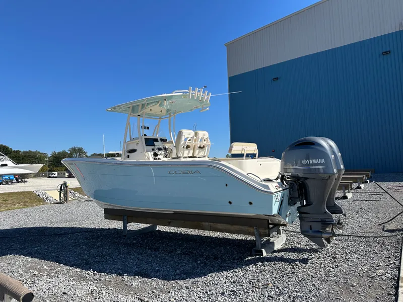 Slide: The Image of Cobia 261 CENTER CONSOLE 2018 - 58