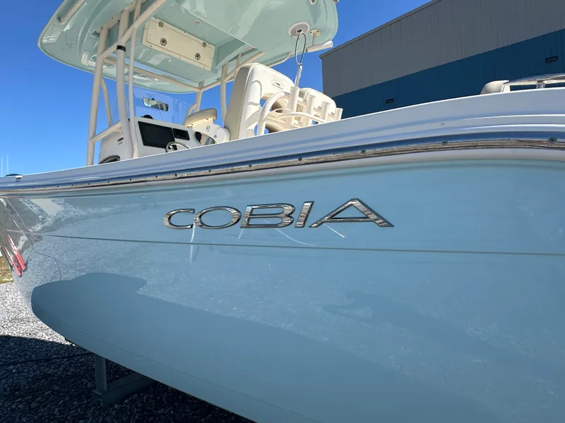 Slide: The Image of Cobia 261 CENTER CONSOLE 2018 - 63