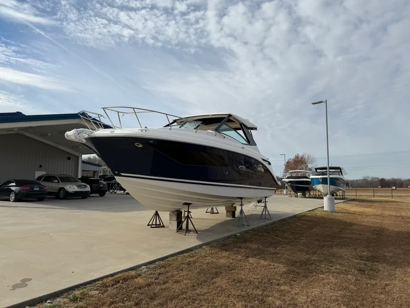 The Image of Sea Ray Sundancer 320 2026 - 0